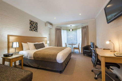 COMFORT INN COACH AND BUSHMANS - Accommodation Burleigh 1