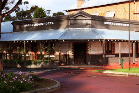 Rose And Crown Hotel - Accommodation Burleigh 4
