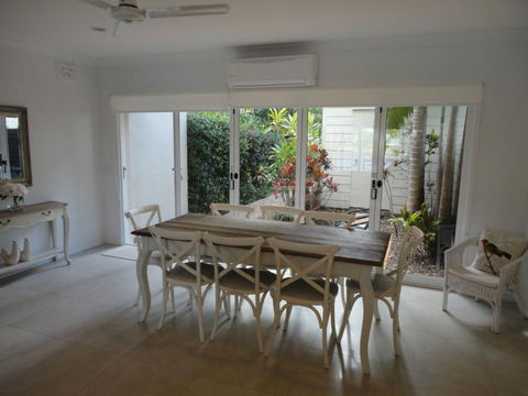 Noosa Entrance Waterfront Resort - Accommodation Burleigh 0