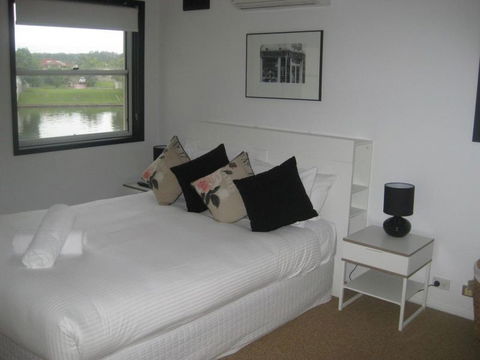 Noosa Entrance Waterfront Resort - Accommodation Burleigh 11