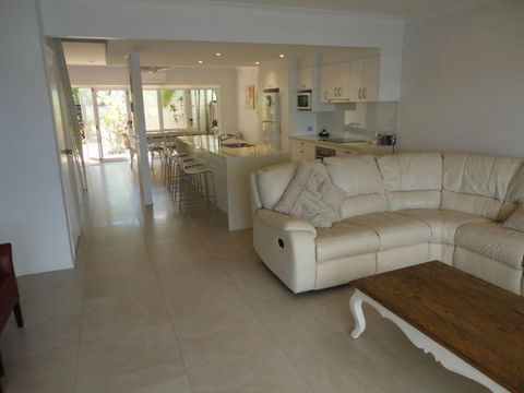 Noosa Entrance Waterfront Resort - Accommodation Burleigh 2