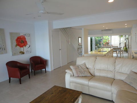 Noosa Entrance Waterfront Resort - Accommodation Burleigh 3