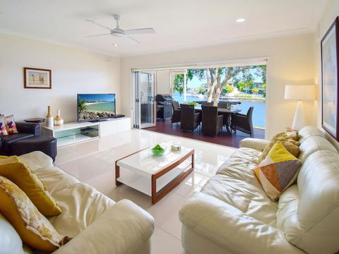 Noosa Entrance Waterfront Resort - Accommodation Burleigh 4