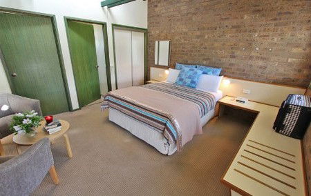 The Beachfront Motel - Accommodation Burleigh 2