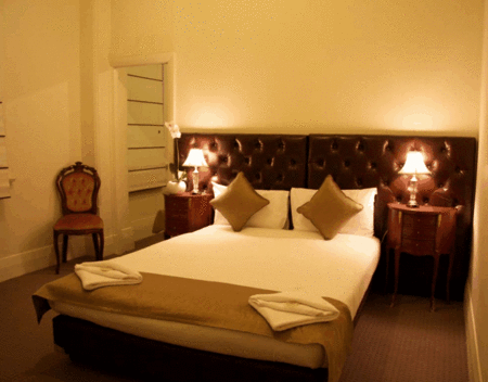 Ambassadors Hotel - Accommodation Burleigh 3