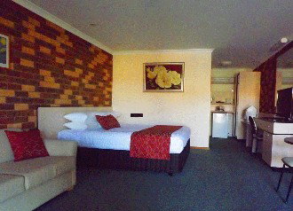 Highway Inn Motel - Accommodation Burleigh 2
