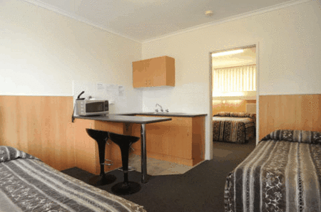 Bamboo Motor Inn - Accommodation Burleigh 2