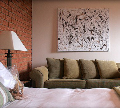 Central Springs Inn - Accommodation Burleigh 2