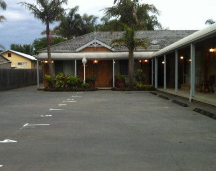 Best Western Coastal Waters Motor Inn - Accommodation Burleigh 1