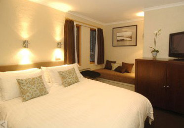 Rundells Alpine Lodge - Accommodation Burleigh 0