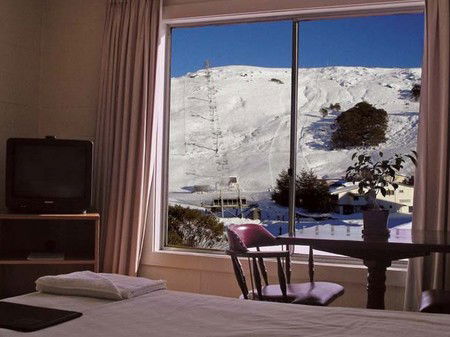 Falls Creek Hotel - Accommodation Burleigh 1