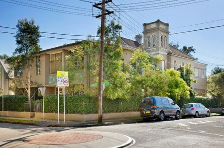 Cambridge Lodge - Accommodation Burleigh 2