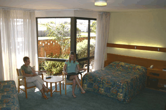 Lakes Central Hotel - Accommodation Burleigh 4