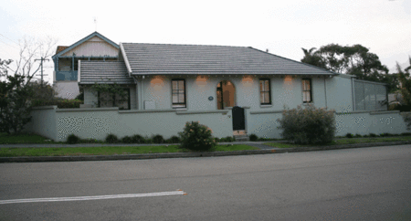 Quinton House - Accommodation Burleigh 0