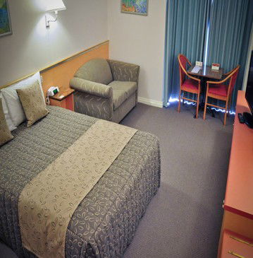 The Waverley International Hotel - Accommodation Burleigh 1