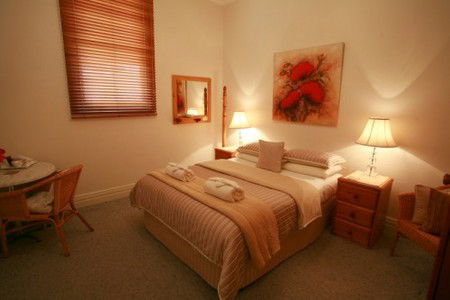 Brackson House B And B - Accommodation Burleigh 1
