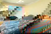 Clan Lakeside Lodge - Accommodation Burleigh 2