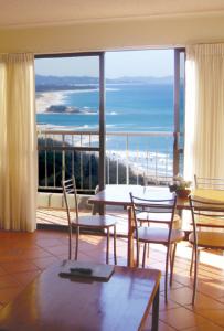 Beachfront Towers - Accommodation Burleigh 2