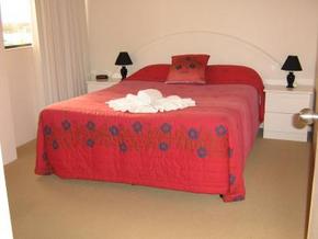 Beachfront Towers - Accommodation Burleigh 3