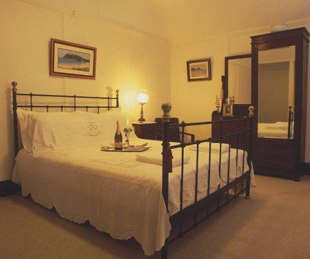 Tokelau Guest House - Accommodation Burleigh 4