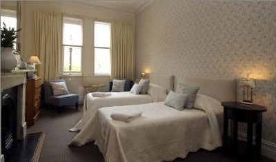 The Russell Hotel - Accommodation Burleigh 1
