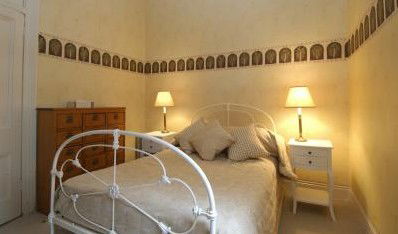 The Russell Hotel - Accommodation Burleigh 3
