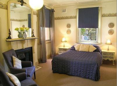 The Russell Hotel - Accommodation Burleigh 5