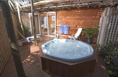 Kims Beach Hideaway - Accommodation Burleigh 2