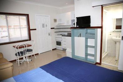 Across Country Motor Inn - Accommodation Burleigh 2