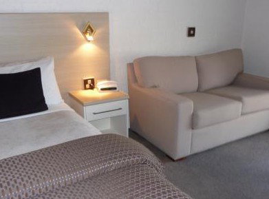 Hamiltons Townhouse Motel - Accommodation Burleigh 1