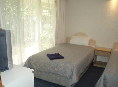 Hamiltons Townhouse Motel - Accommodation Burleigh 5
