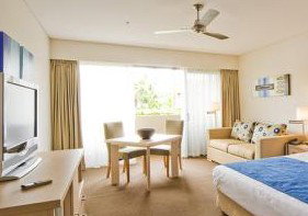 Waves Byron Bay - Accommodation Burleigh 3