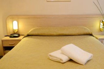 Motel 10 Motor Inn - Accommodation Burleigh 3