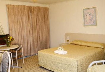 Motel 10 Motor Inn - Accommodation Burleigh 4