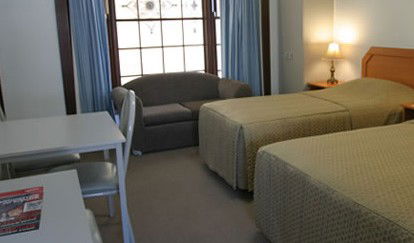 Colonial Lodge Motor Inn - Accommodation Burleigh 1