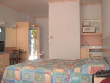Golden Sands Motor Inn - Accommodation Burleigh 1