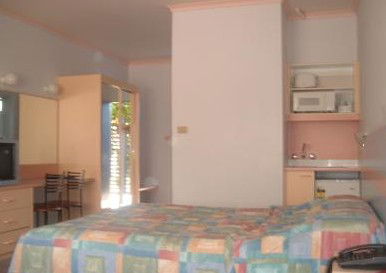 Golden Sands Motor Inn - Accommodation Burleigh 3