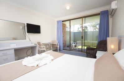 Island Palms Motor Inn - Accommodation Burleigh 3