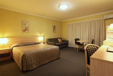 Maclin Lodge Motel - Accommodation Burleigh 4