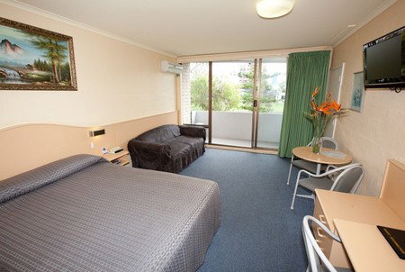 Palm Court Motor Inn - Accommodation Burleigh 1