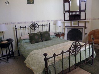 Araluen Old Courthouse - Accommodation Burleigh 3