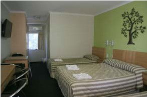 Queensgate Motel - Accommodation Burleigh 2