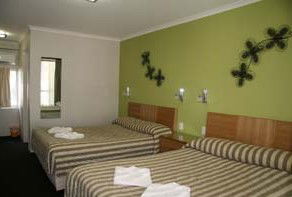 Queensgate Motel - Accommodation Burleigh 4