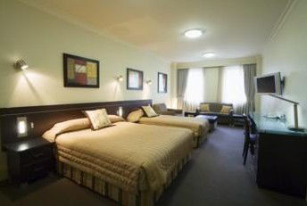 Hyde Park Inn - Accommodation Burleigh 3