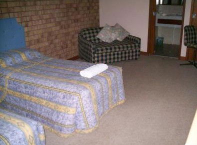 Spa Village Travel Inn - Accommodation Burleigh 5