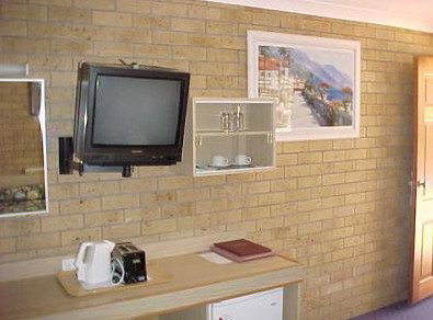 A Settlers Motor Inn - Accommodation Burleigh 2