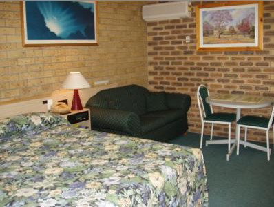A Settlers Motor Inn - Accommodation Burleigh 3