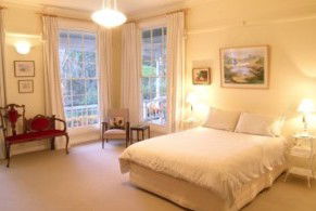 Bimbimbi House - Accommodation Burleigh 2