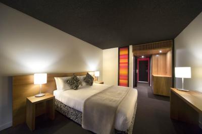 Jasper Hotel - Accommodation Burleigh 2