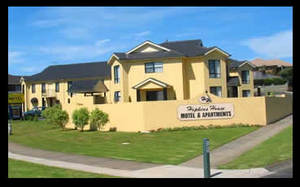 Hopkins House Motel & Apartments - Accommodation Burleigh 1